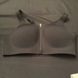 NWT Victoria’s Secret high impact front zip with hook sports bra